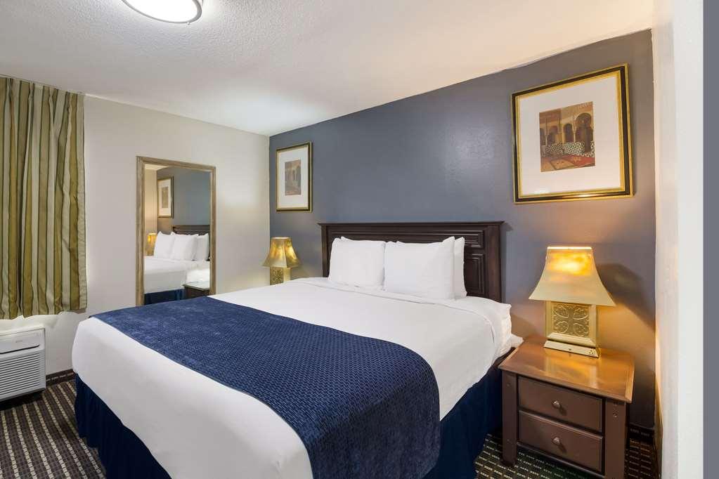 Rodeway Inn Houston North Greenspoint Room photo