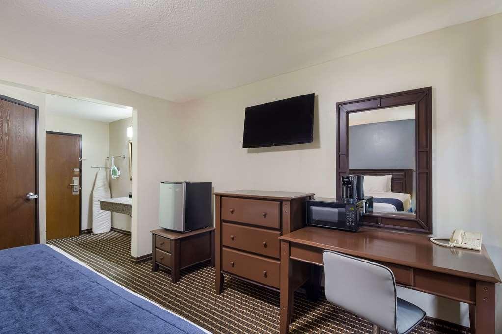 Rodeway Inn Houston North Greenspoint Room photo