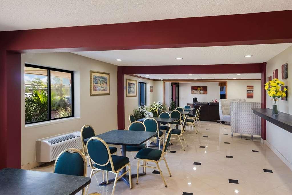 Rodeway Inn Houston North Greenspoint Restaurant photo